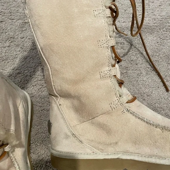Authentic UGG uptown boots - Picture 10 of 15